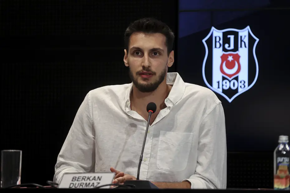 Beşiktaş'tan yeni transferlere imza töreni - 7 Beşiktaş'tan yeni transferlere imza töreni - 7