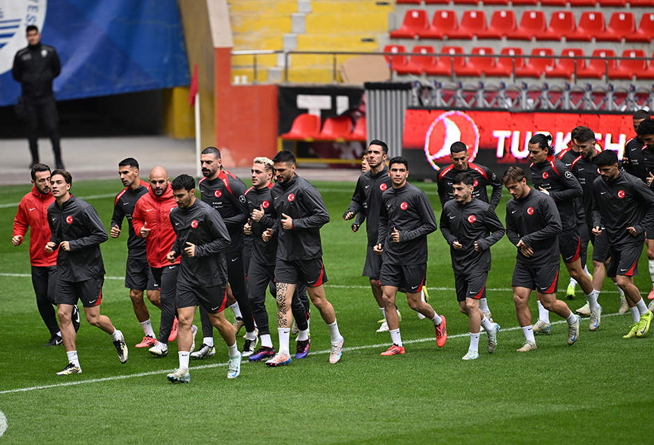 Karadağ hazırlıklarını tamamlayan A Milli Takım'da Hakan Çalhanoğlu detayı