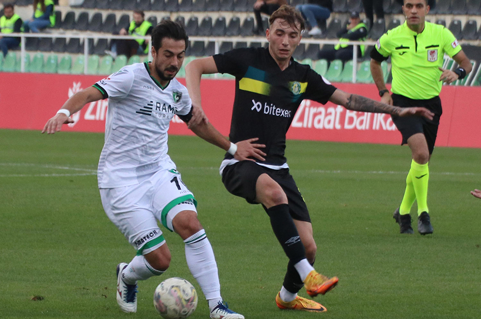 Küme düşen Denizlispor'da iki ayrılık daha