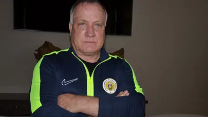 Dick Advocaat: "Fenerbahçe ve Galatasaray seneye 3.'lüğe, 4.'lüğe oynayabilir"