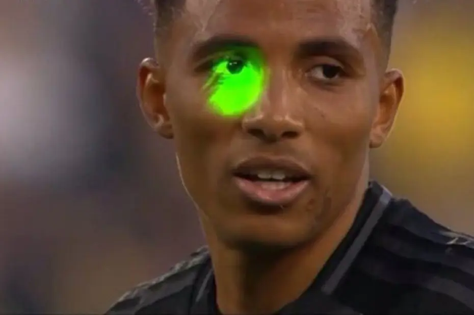 Gedson Fernandes'e lazer tutan taraftarın ifadesi ortaya çıktı, cezası belli oldu - 5 Gedson Fernandes'e lazer tutan taraftarın ifadesi ortaya çıktı, cezası belli oldu - 5