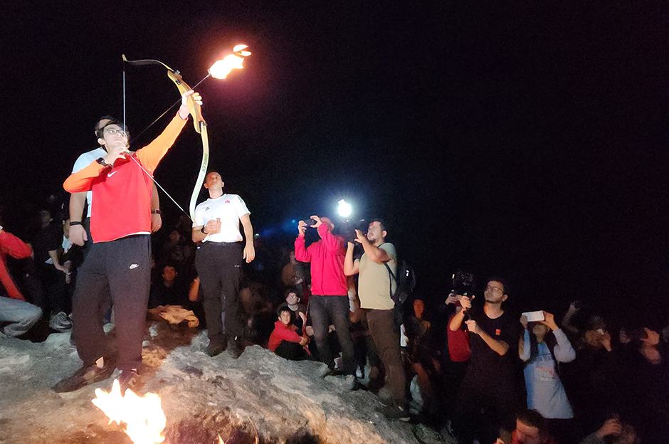 Mete Gazoz, 100. yıl için okunu sönmeyen ateşle attı
