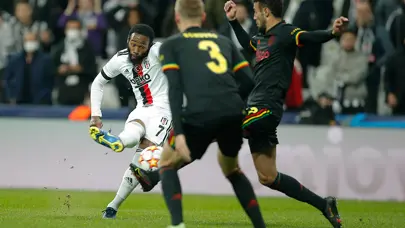 Beşiktaş'ın eski yıldızları, Arabistan'da döktürüyor