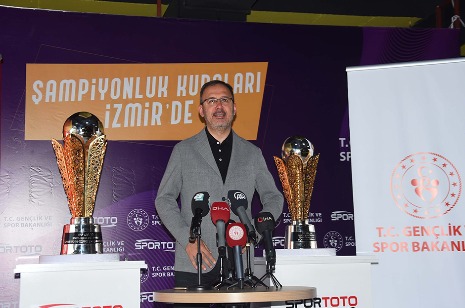 Süper Lig ve 1. Lig'in şampiyonluk kupaları tanıtıldı