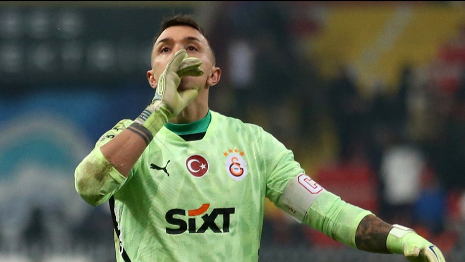 Muslera'nın eldivenlerini alacak ismi açıkladılar: 36 yaşında final oynadı