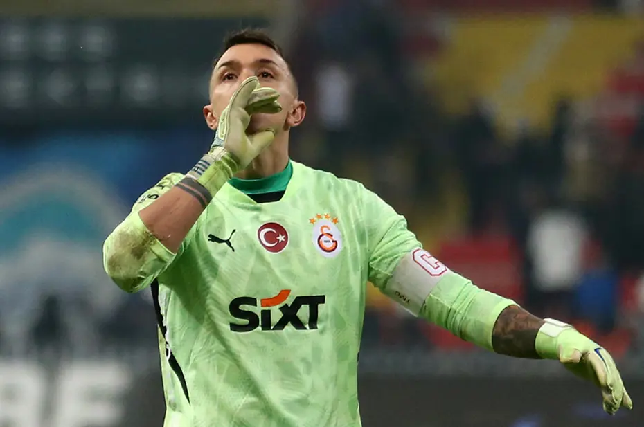 Fernando Muslera'nın yeni takımı belli oldu: 1.5 yıllık sözleşme imzalayacak - 2 Fernando Muslera'nın yeni takımı belli oldu: 1.5 yıllık sözleşme imzalayacak - 2
