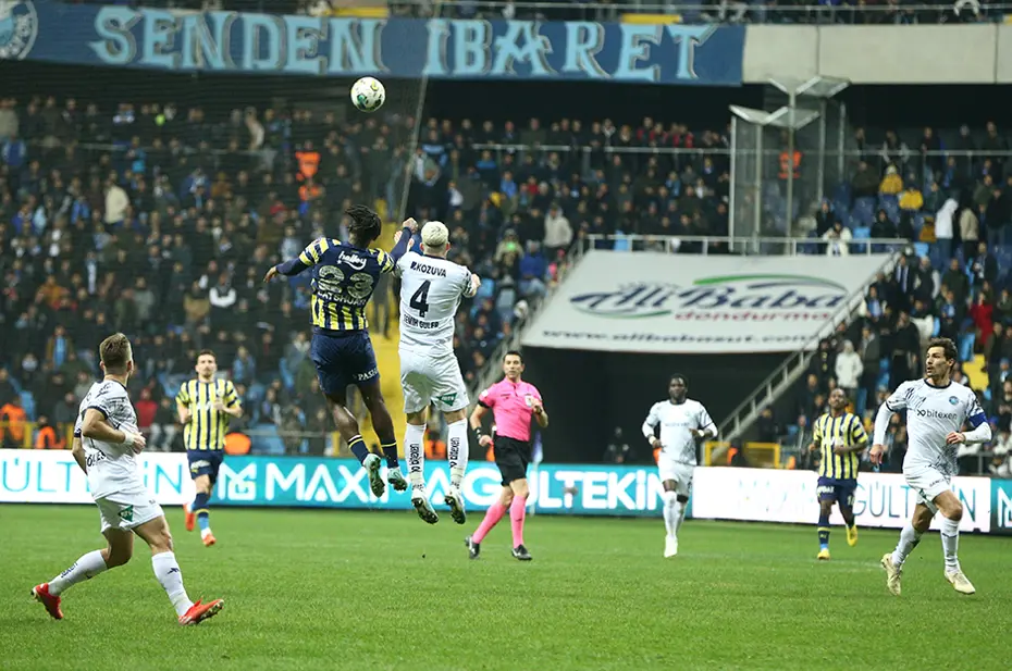 Lale Orta, Fenerbahçelileri ayağa kaldıran pozisyonu yorumladı: "Karar doğru" - 4