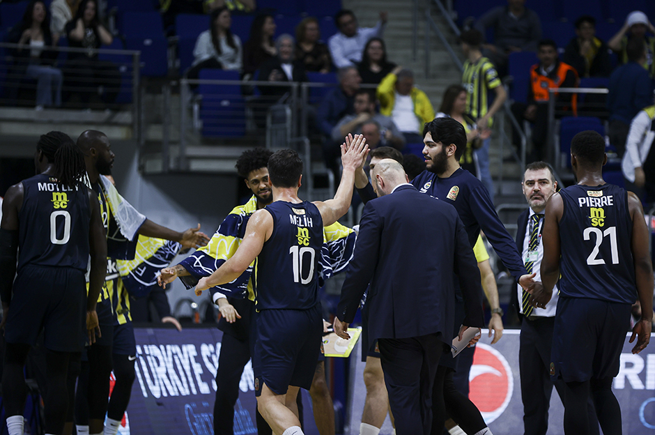 Itoudis'in atıldığı maçta Fenerbahçe kazandı