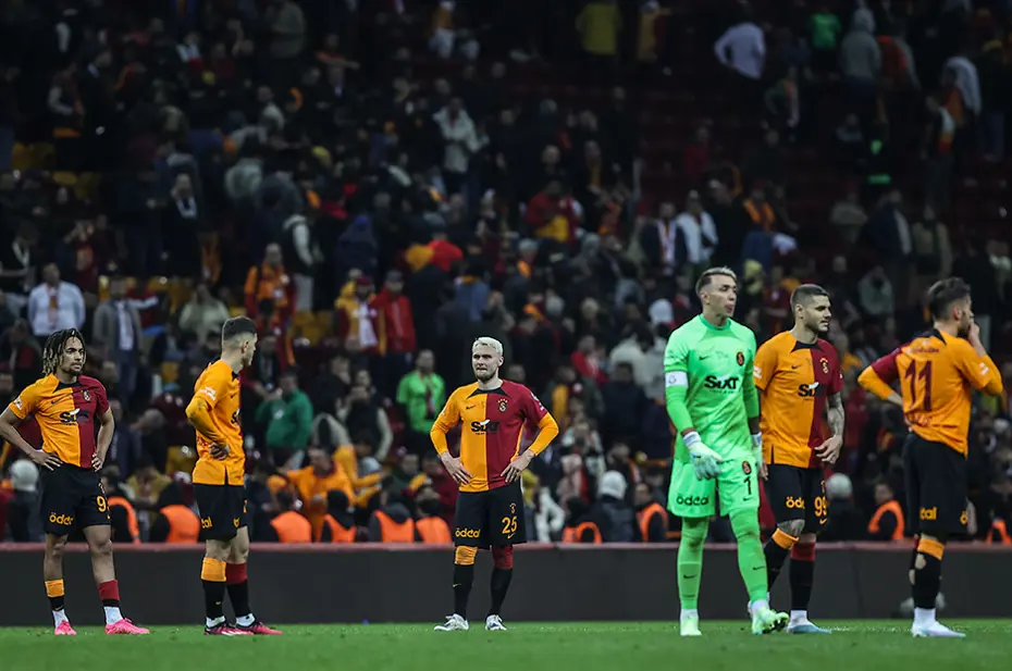 Galatasaray'da sezon sonu 5 ayrılık; birisi kulübeye - 5 Galatasaray'da sezon sonu 5 ayrılık; birisi kulübeye - 5