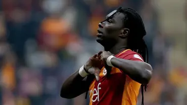 Batefimbi Gomis'ten futbolu bırakacağı yönündeki iddialara yanıt