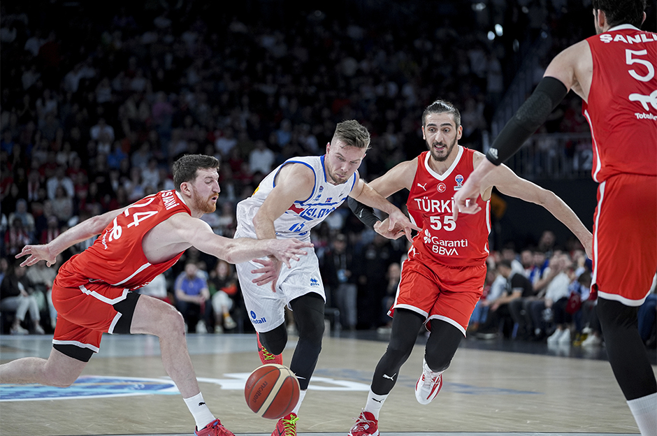 12 Dev Adam son saniye basketiyle kazandı