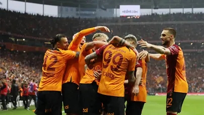 Galatasaray'da sol beke iki aday