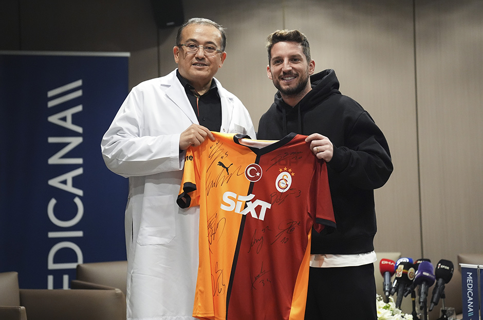 Dünya Kanser Günü etkinliğine katılan Mertens'ten dikkat çeken "oruç" sorusu