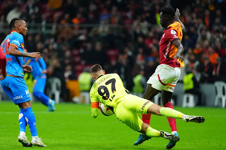 "Bu kadar hata yaptığı maçı hiç görmedim" | Spor yazarları Galatasaray için ne dedi? - 3