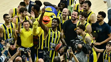 Nigel Hayes-Davis, THY Euroleague'de normal sezonun en iyi 5'inde