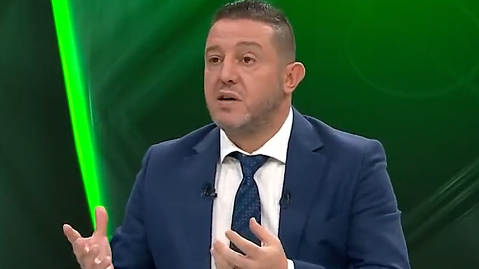 Nihat Kahveci "Bir dakika arıyor" dedi, telefonu kulağına götürüp bombayı patlattı: Beşiktaş maçı sonrası olay anlar