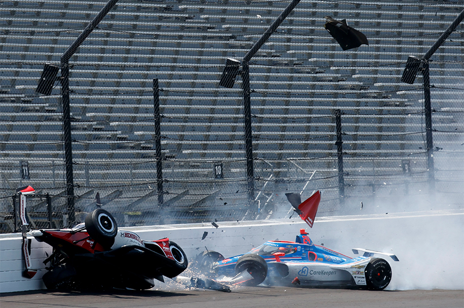 Indy500'te korkutan kaza