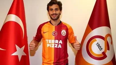 Marcelo Saracchi ezeli rakibe gitti; sürpriz imza