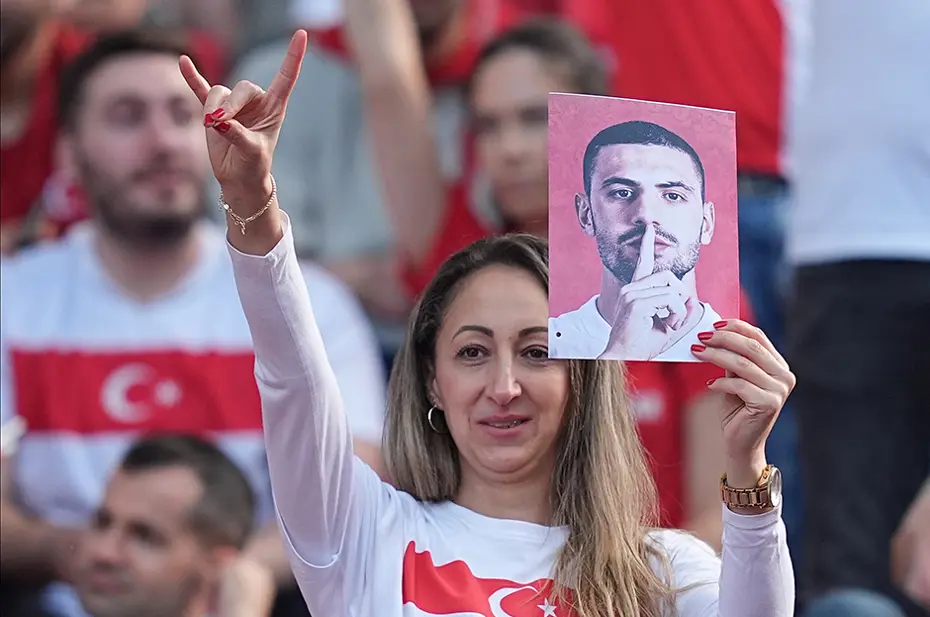 Merih Demiral sahaya çıktı: Taraftarlardan büyük destek - 9