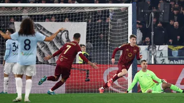 Roma ilk yarı golleriyle derbide galibiyeti aldı