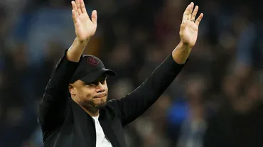 Championship | Halil Dervişoğlu'nun formasını giydiği Burnley Premier Lig'e yükseldi