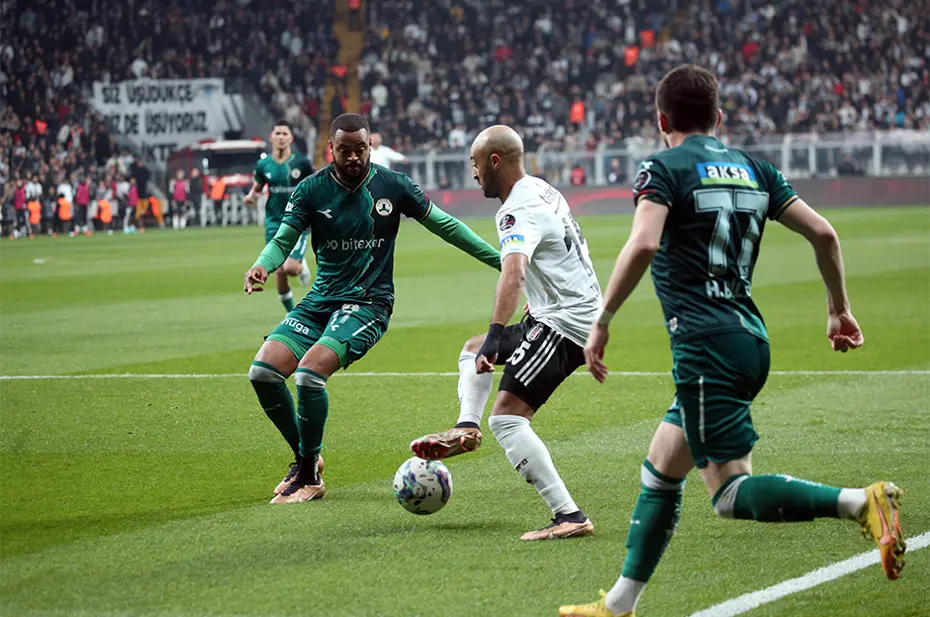 "Güneş yine 11'de büyük hata yaptı" - Spor yazarları Beşiktaş için ne dedi? - 1 "Güneş yine 11'de büyük hata yaptı" - Spor yazarları Beşiktaş için ne dedi? - 1