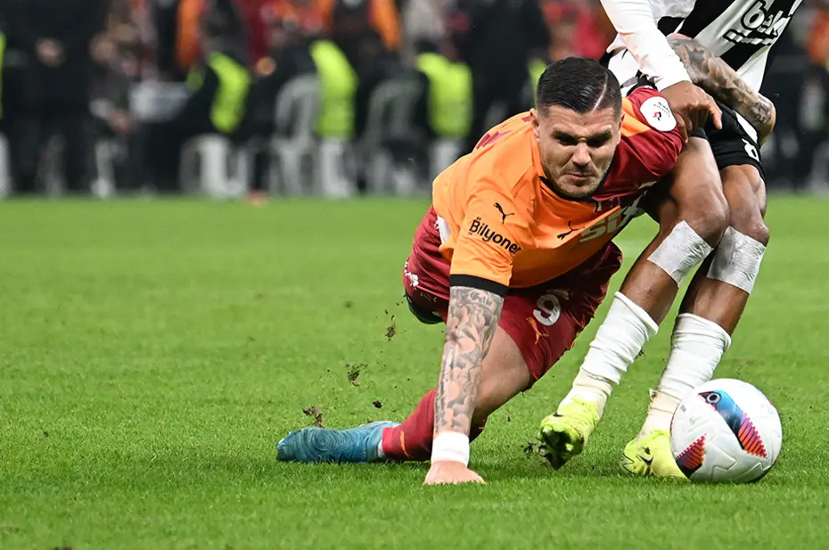 Derbinin tartışmalı pozisyonlarını Trio ekibi yorumladı: Penaltı ve kırmızı kart var mı? - 4 Derbinin tartışmalı pozisyonlarını Trio ekibi yorumladı: Penaltı ve kırmızı kart var mı? - 4