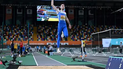 Olimpiyat şampiyonu Yunan atletten depremzedelere yardım