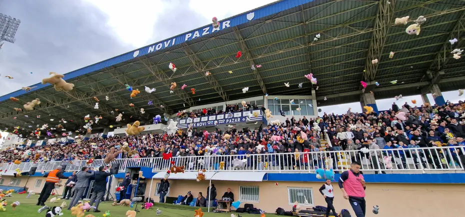 Sırbistan Ligi'nde depremzede çocuklar için oyuncak toplandı - 7