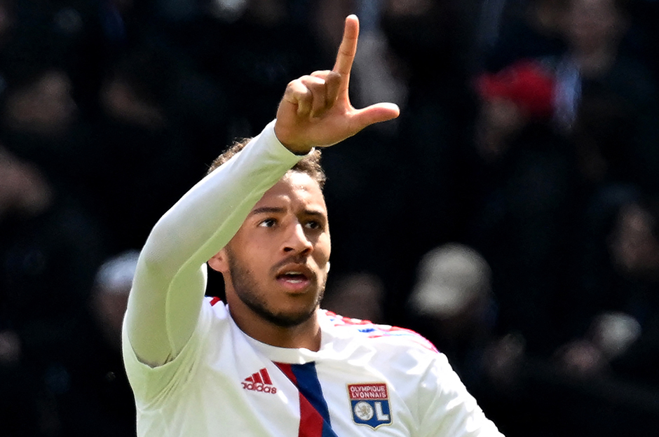 Transferine 41.5 milyon euro ödenen yıldızı Fenerbahçe'ye yazdılar