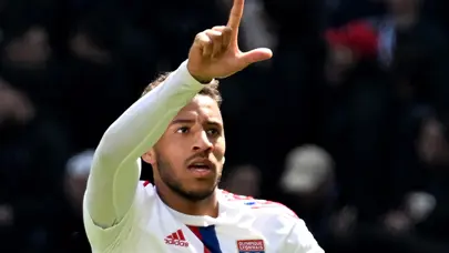 Transferine 41.5 milyon euro ödenen yıldızı Fenerbahçe'ye yazdılar