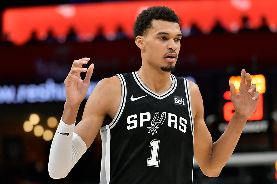 Victor Wembanyama oyların tamamını alarak "Yılın Çaylağı" oldu