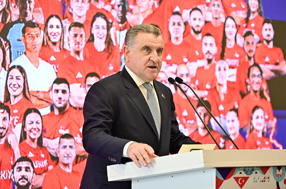 Osman Aşkın Bak: "Paris'te zirveyi zorlayacağımıza inanıyorum"