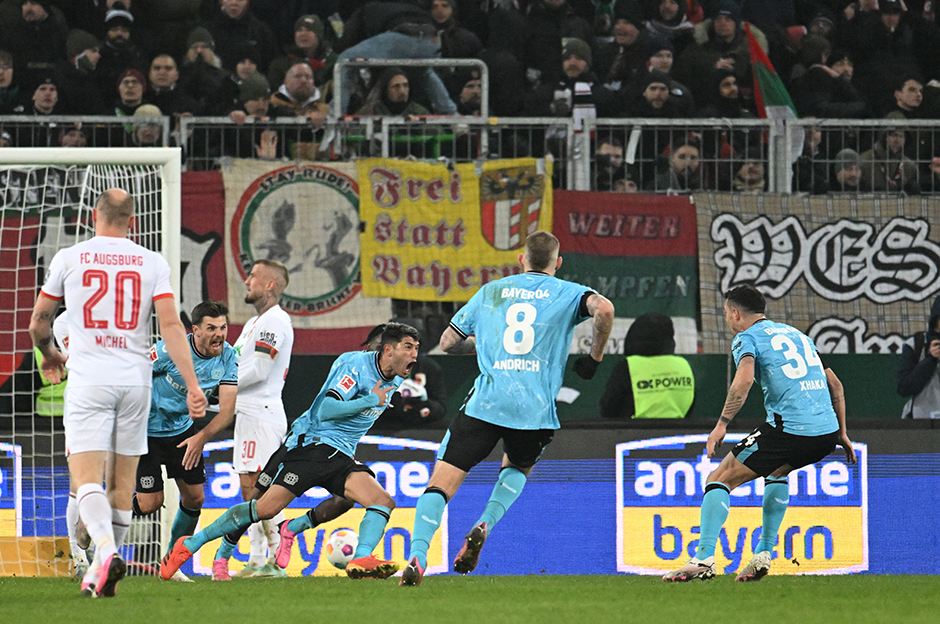 Lider Bayer Leverkusen 90+4'te güldü