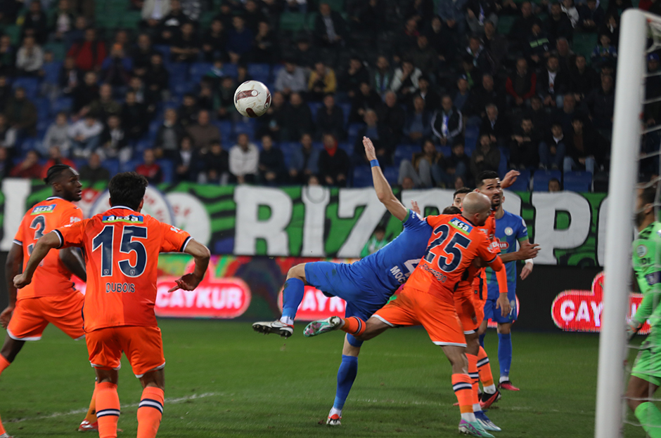 Leo Dubois ayın futbolcusu seçildi