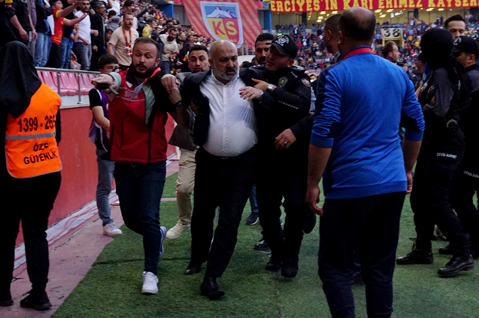 Ali Çamlı: Hakeme neden kırmızı kart gösterdiğini sormak için indim