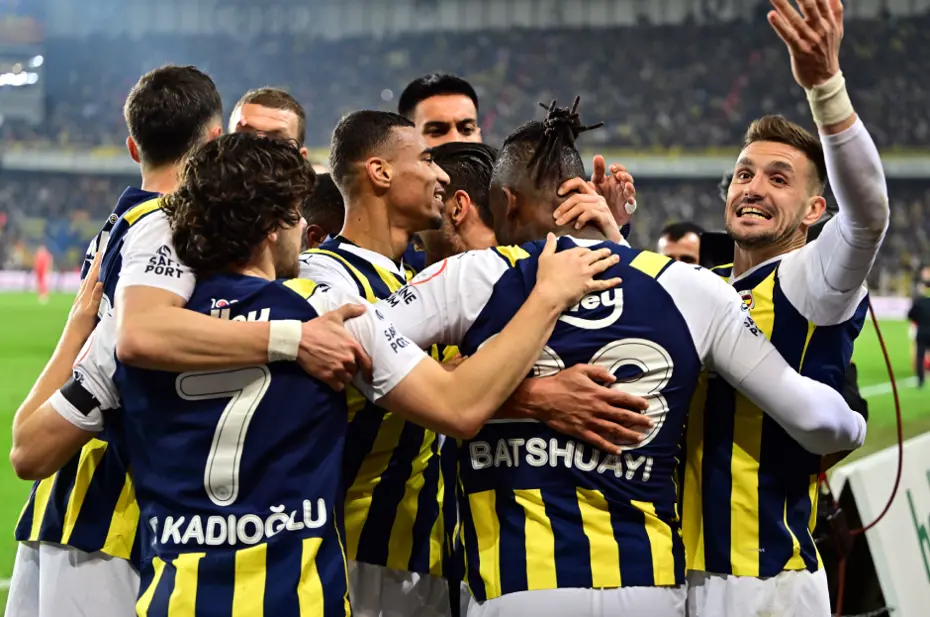 Nisan ayında Fenerbahçe'yi bekleyen zorlu fikstür: 2 derbi, 2 çeyrek final maçı - 3 Nisan ayında Fenerbahçe'yi bekleyen zorlu fikstür: 2 derbi, 2 çeyrek final maçı - 3