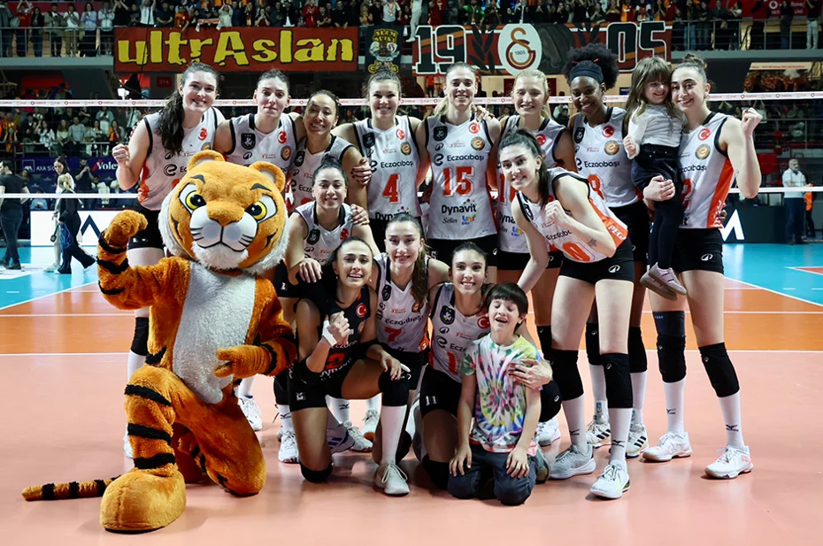 Eczacıbaşı'nda yaprak dökümü: Efsaneler ayrıldı - 1