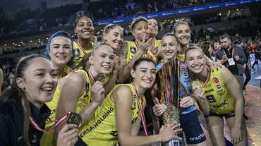 Fenerbahçe Opet 7 yıl sonra Türkiye Kupası'nı aldı