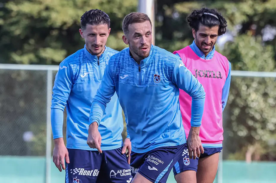 Trabzonspor'da kadro dışı bırakılan 4 futbolcuda dikkat çeken detay - 6