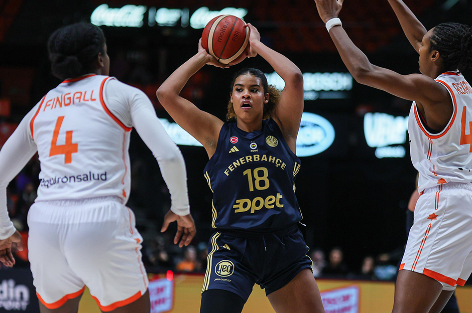 Fenerbahçe, Euroleague'de grubunu namağlup lider tamamladı