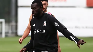 Omar Colley gol atmak için Aboubakar ile çalışıyor