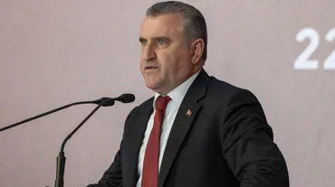 Bakan Osman Aşkın Bak: "Gençlerimize şans vermek zorundayız"