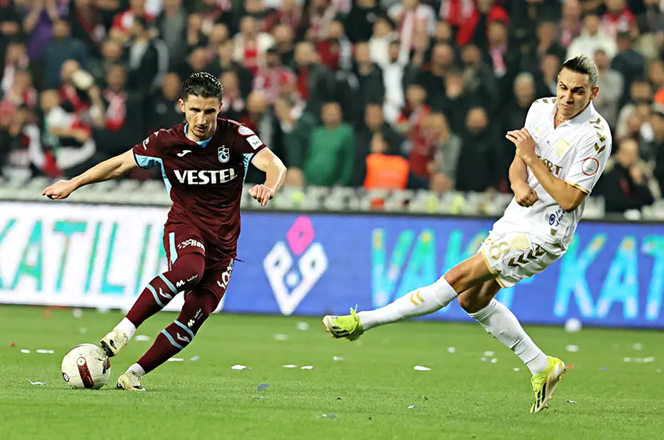 Trabzonspor'da kadro dışı bırakılan 4 futbolcuda dikkat çeken detay - 7