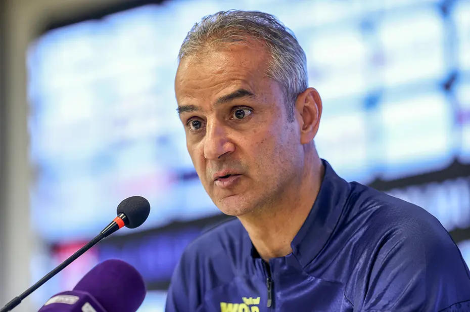 Fenerbahçe soyunma odasında isyan: 3 futbolcu esti gürledi - 7 Fenerbahçe soyunma odasında isyan: 3 futbolcu esti gürledi - 7