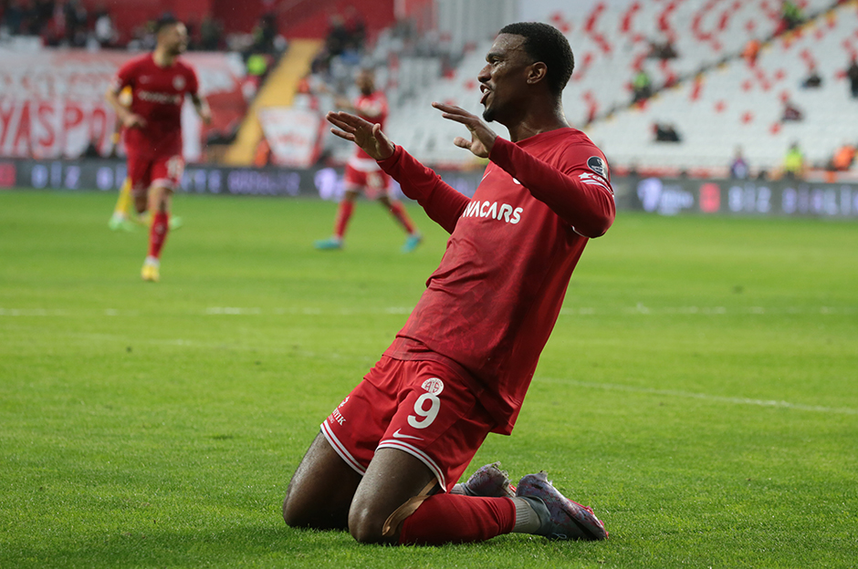 Antalyaspor Haji Wright "farkıyla" galip