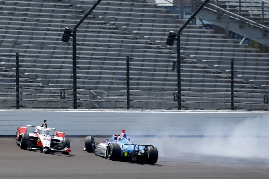Indy500'te korkutan kaza - 4