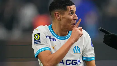 İZLE | Fransa bu şutu konuşuyor: Santradan vurdu