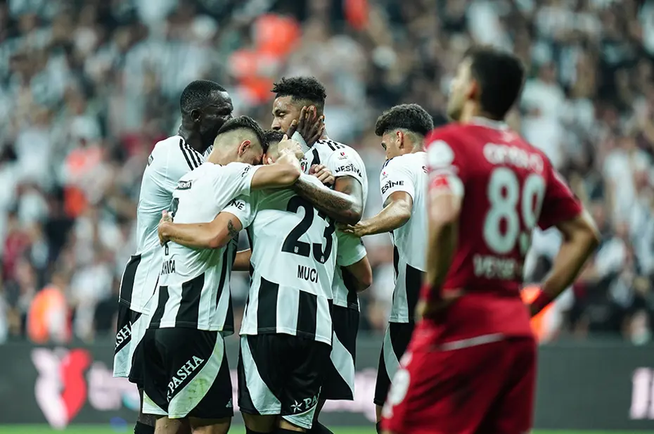 Trio ekibinden geceye damga vuran pozisyon için net yorum: "Karar yanlış" - 3