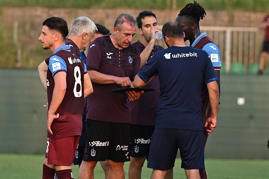 Trabzonspor'da Abdullah Avcı 6 ismin biletini kesti